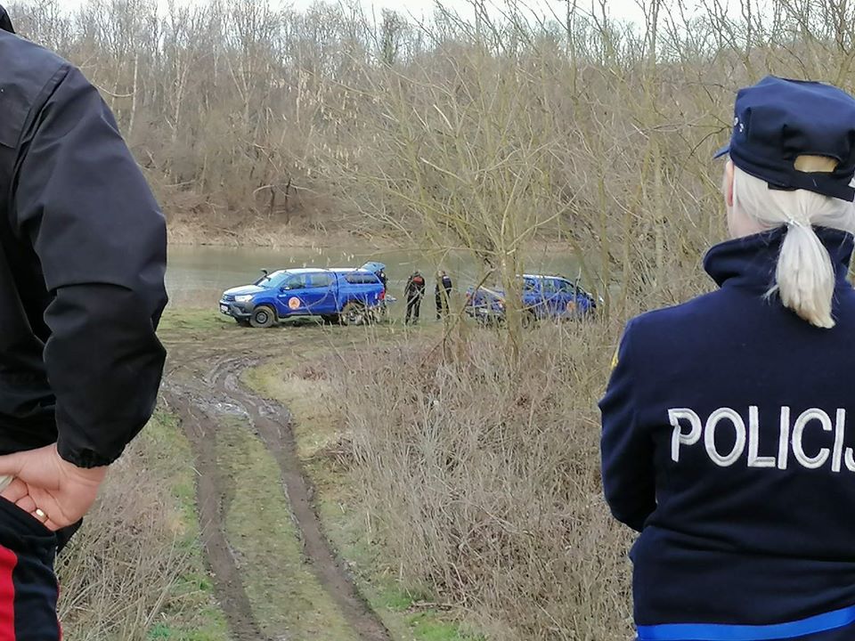 Ronioci u Savi kod Orašja pronašli vozilo s tijelom jedne osobe