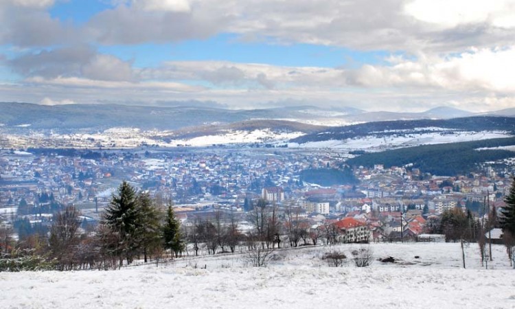 Sokolac bez vode: Snježni nanosi do dva metra, pojedina sela potpuno blokirana