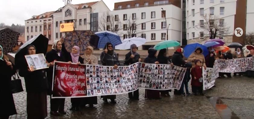 'Žene Srebrenice' održale mirne proteste u Tuzli