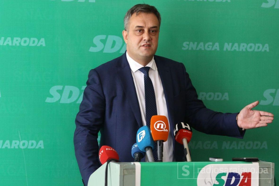 Asim Sarajlić podnio ostavke na sve funkcije u SDA