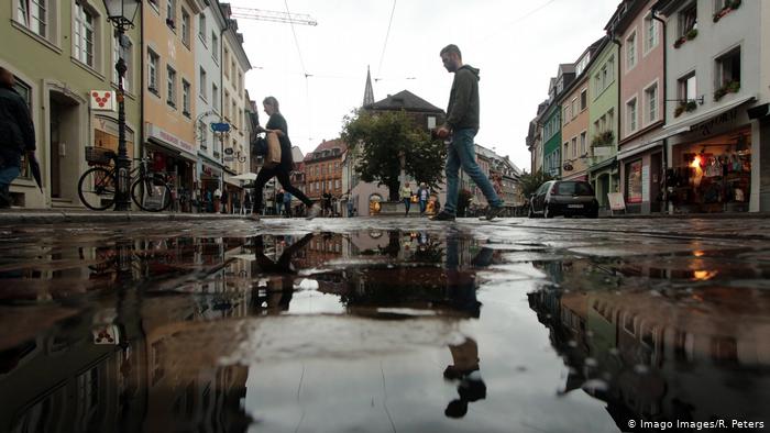 Nijemac špricao ljude paprenim sprejem jer se nisu držali razmaka