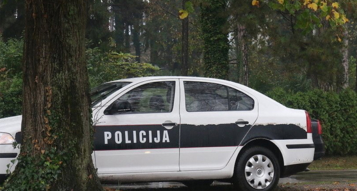 Tragedija u Žepču: 50-godišnji policajac izvršio samoubistvo u blizini svoje kuće