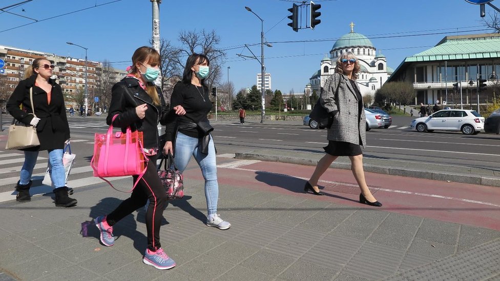 Srbija: Od danas rade frizerski saloni i teretane, a omogućena je i svakodnevna šetnja za starije građane