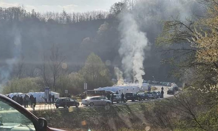 Ugašen požar u šatorskom karantenu na GP Maljevac