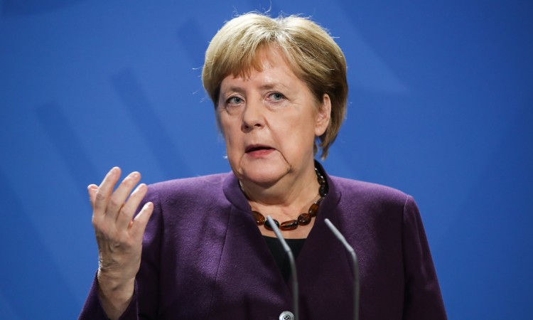 Merkel: Maksimalno ubrzati digitalizaciju škola