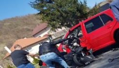 Tuzla: Dvije osobe teško povrijeđene u sudaru "golfa" i motocikla