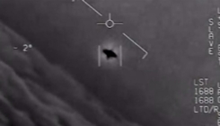 Pentagon objavio snimke UFO-a koje su snimili mornarički avioni