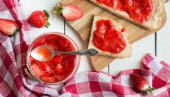 Najlakši recept za domaći džem od jagoda, bez šećera i konzervansa