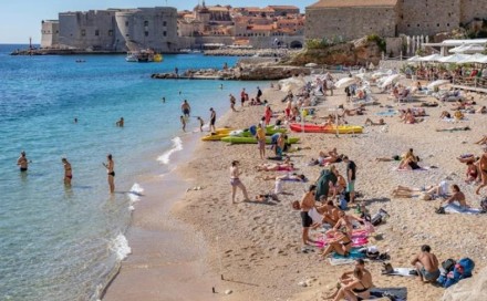 U Dubrovniku uhapšen muškarac koji se samozadovoljavao kod plaže