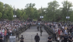 Srbija: Pred skupštinom pristalice SNS i Boška Obradovića, Đilas pozvao na smirivanje tenzija