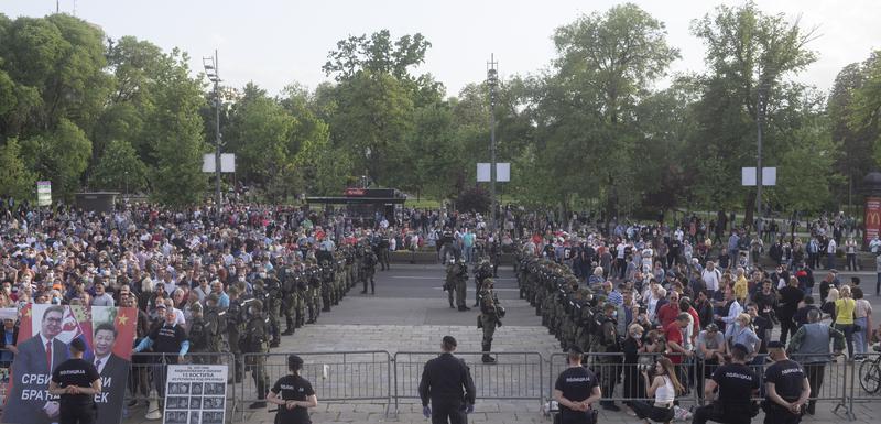 Srbija: Pred skupštinom pristalice SNS i Boška Obradovića, Đilas pozvao na smirivanje tenzija