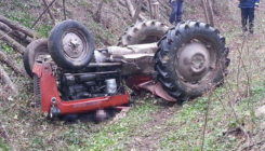 Tragedija kod Bosanskog Novog: Dječak poginuo prilikom prevrtanja traktora