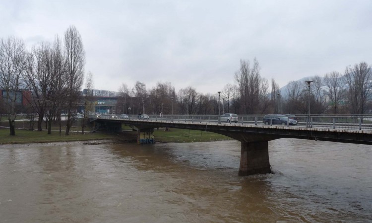 Upozorenje na obilne padavine i bujične poplave u RS