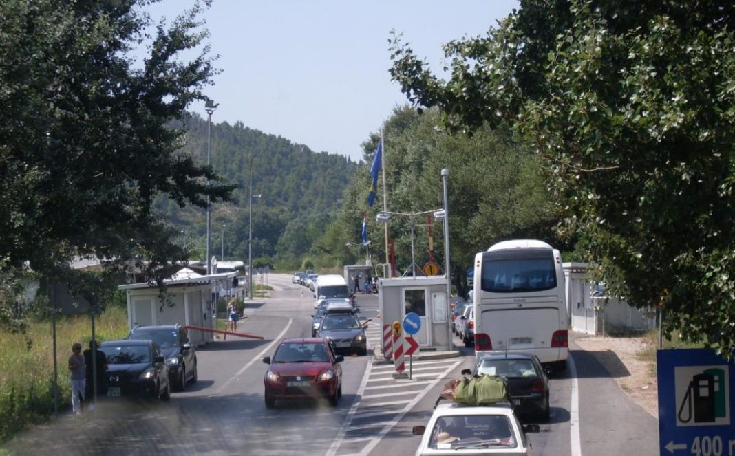 Na graničnom prelazu Doljani pojačan promet vozila u oba smjera