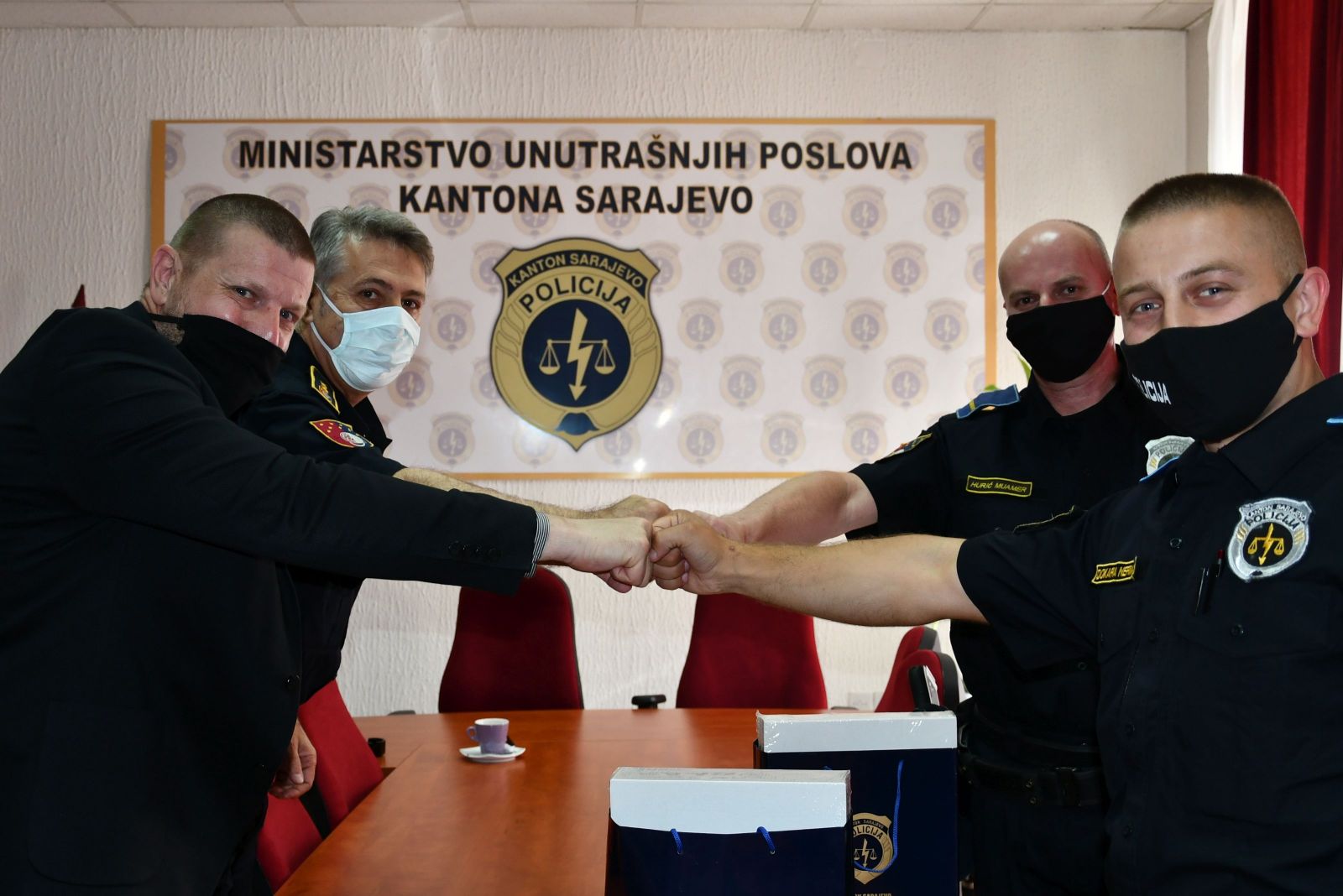 Jusko i Selimović uputili čestitke hrabrim policajcima