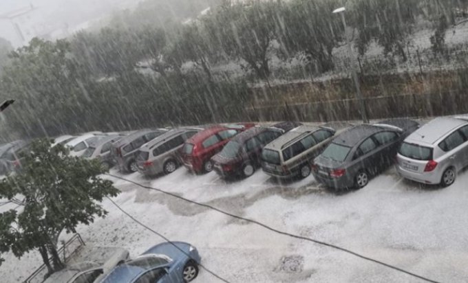 Veliko nevrijeme s gradom zahvatilo područje Dalmacije