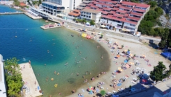 Bosanci i Hercegovci ispunili plaže u Neumu