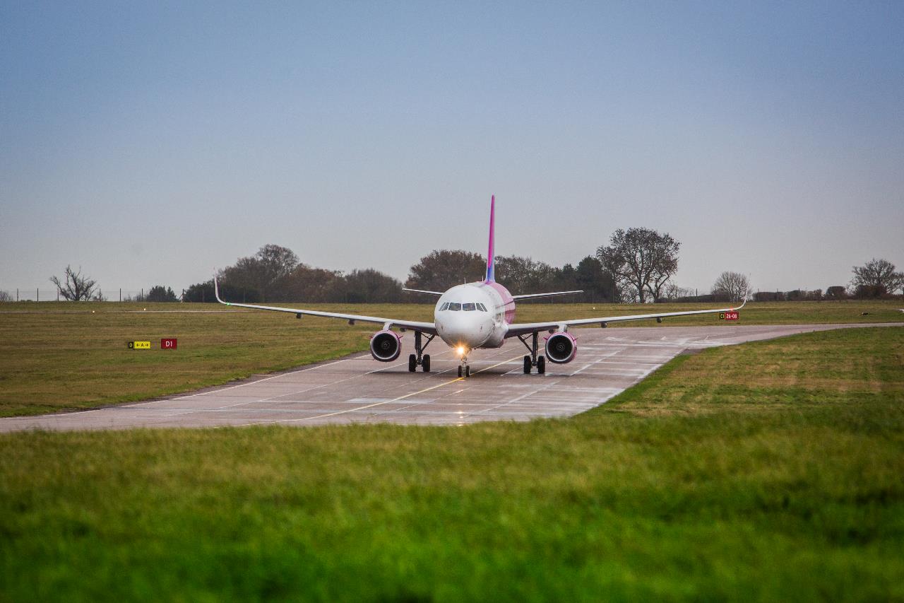 Tuzlanski aerodrom u junu imao više putnika od sarajevskog