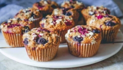 Zobeni muffini s bobičastim voćem savršeni za doručak ili užinu