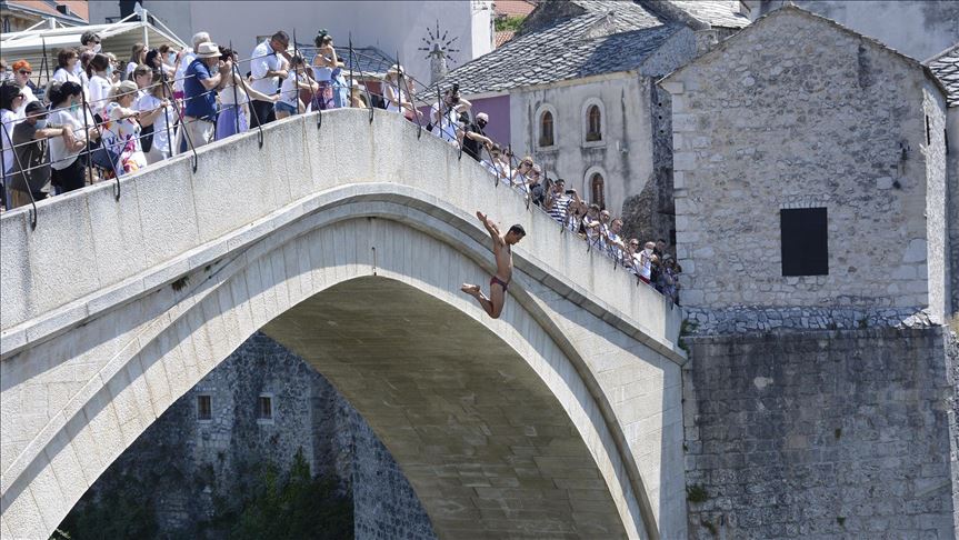 Mostar: Skok u Neretvu bez aplauza u znak sjećanja na genocid