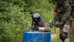 Banja Luka: Na ulici, u vojnoj uniformi i sa puškom izvodili vježbe za paintball pa uhapšeni