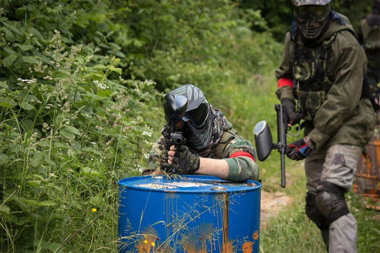 Banja Luka: Na ulici, u vojnoj uniformi i sa puškom izvodili vježbe za paintball pa uhapšeni