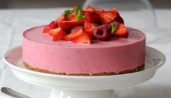 Pink cheesecake najženstveniji je kolač ljeta koji okusom obara s nogu