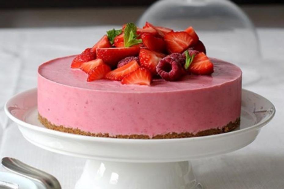 Pink cheesecake najženstveniji je kolač ljeta koji okusom obara s nogu