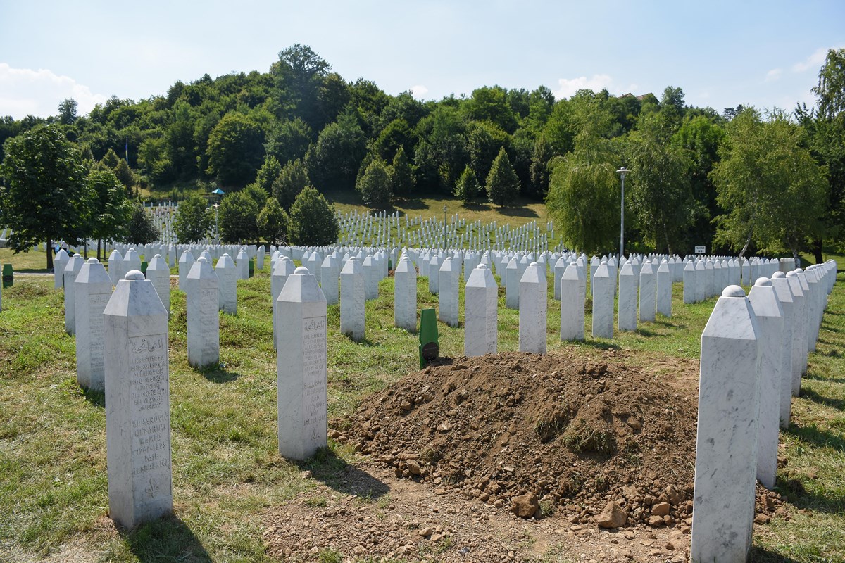 Magazin Politico analitički tekst posvetio genocidu u Srebrenici
