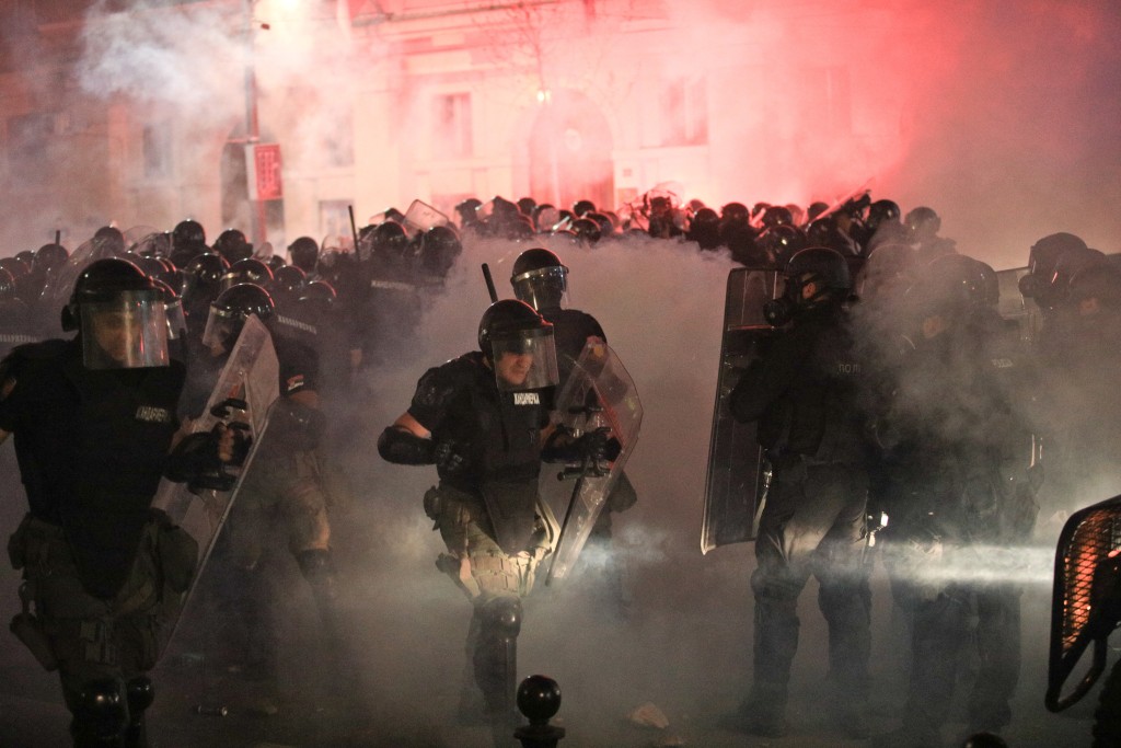 Beograd: Tokom protesta povrijeđeno 19 policajaca i 17 demonstranata