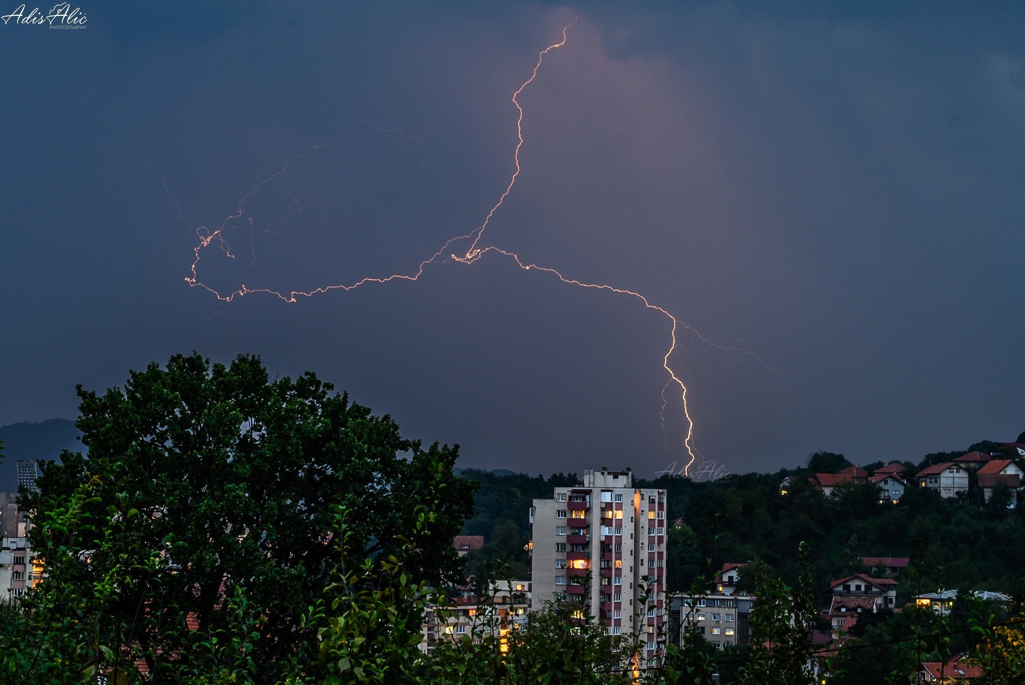 Žuti meteoalarm zbog visoke temperature i grmljavine