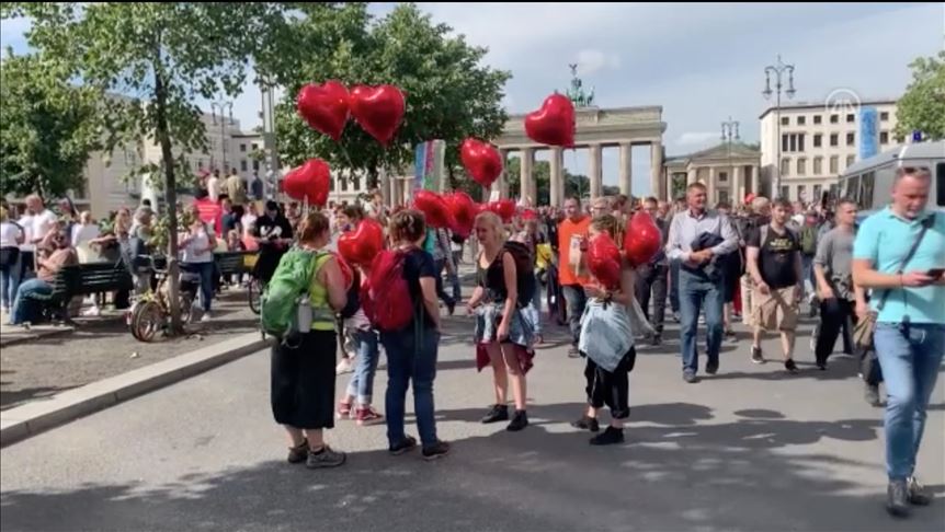 Policija u Berlinu prekinula proteste protivnika mjera protiv COVID-19