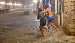 Pogledajte kako je sinoć nakon nevremena izgledao centar Dubrovnika