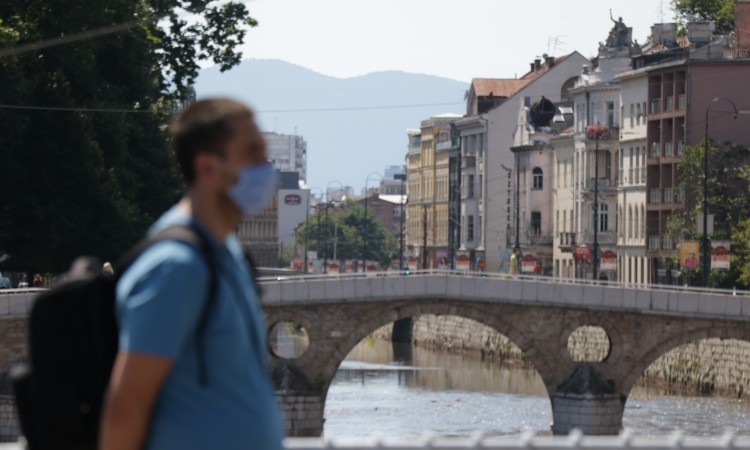 Apel građanima da izbjegavaju javna okupljanja i ograniče kretanje