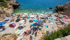 Crna Gora: Na plaži otvorila frižider, a onda se šokirala prizorom