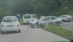 Povrijeđeno više osoba u sudaru dva automobila