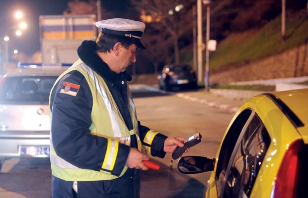 Policija u Kragujevcu zaustavila vozača sa 4,48 promila alkohola u krvi, uslijedila paprena kazna