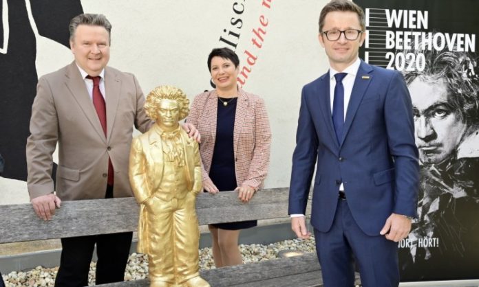 Neobičan put zlatne statue Beethovena: Iz Njemačke u Austriju transportovana biciklima