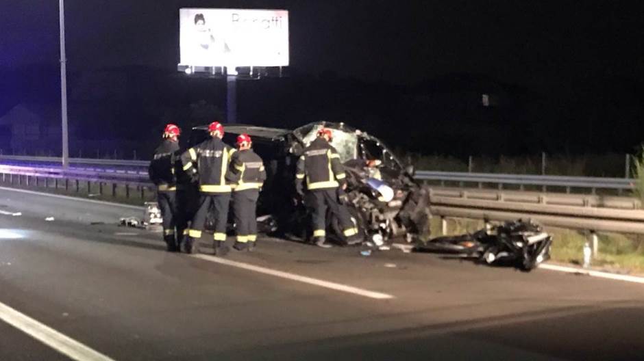 Sudar kombija i kamiona na auto-putu Beograd-Zagreb, dvoje poginulih