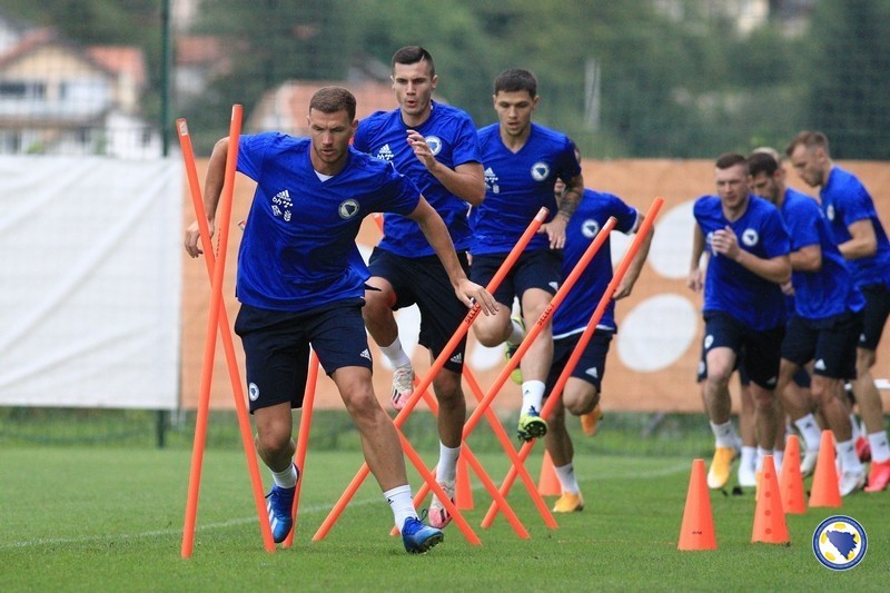 Bh. fudbaleri trenirali u vedroj atmosferi, ujutru let za Italiju