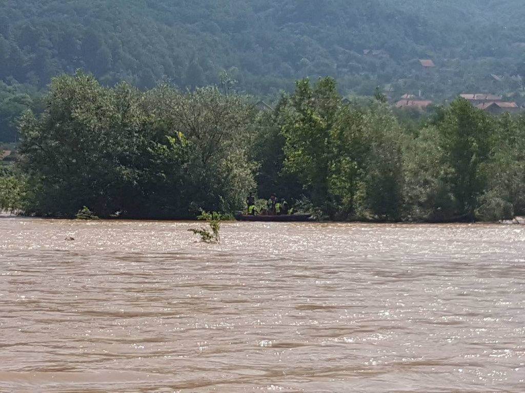 Drama kod Zvornika, sedam osoba ostalo zarobljeno na Drini