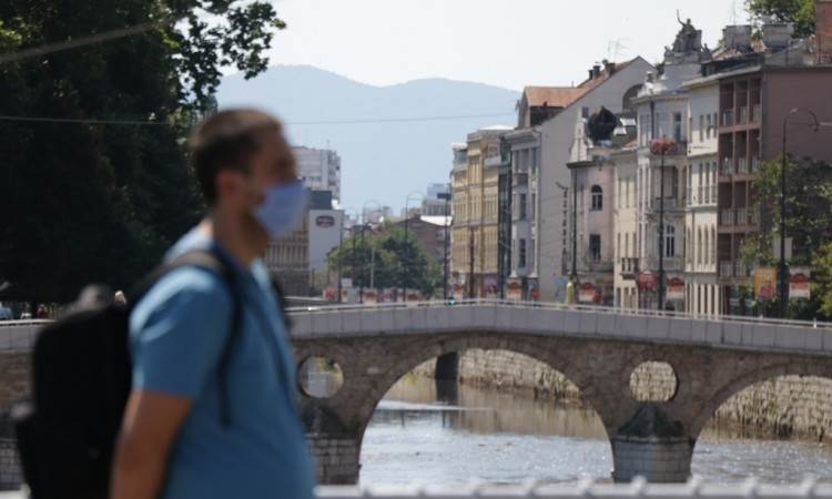 Sarajevo: Od sutra obavezno nošenje maski i na otvorenom