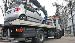 Beograđanin našao način da sačuva auto od pauka, njegova ideja postala hit na internetu