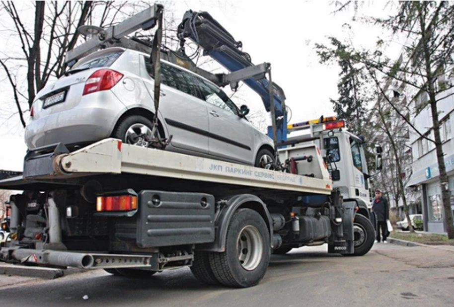 Beograđanin našao način da sačuva auto od pauka, njegova ideja postala hit na internetu