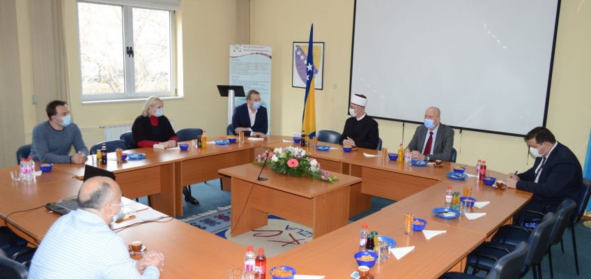 Muftija tuzlanski Fazlović pozvao odgovorne institucije da pomognu UKC Tuzla u borbi protiv pandemije