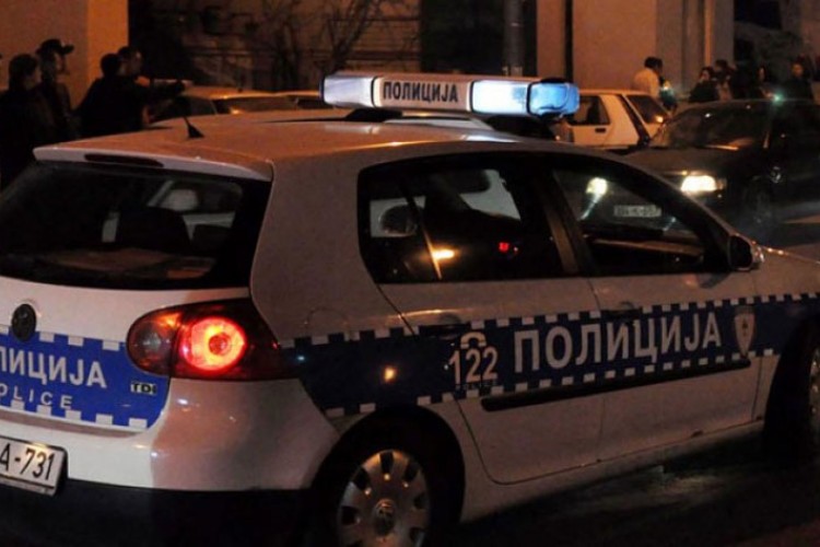 Pijani i drogirani maloljetnici tukli policajce pa bacali kamenje na stanicu