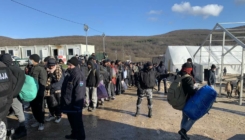 Oružane snage BiH montiraju vojne šatore u migrantskom kampu ‘Lipa’