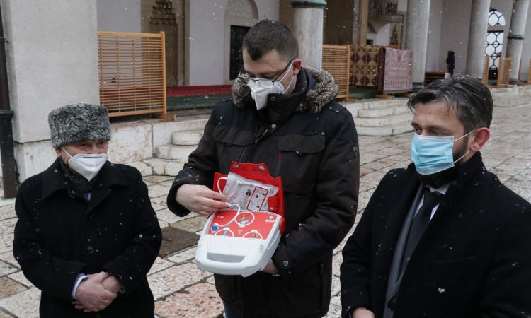 Aparat za pomoć kod iznenadnih srčanih problema postavljen u Begovoj džamiji