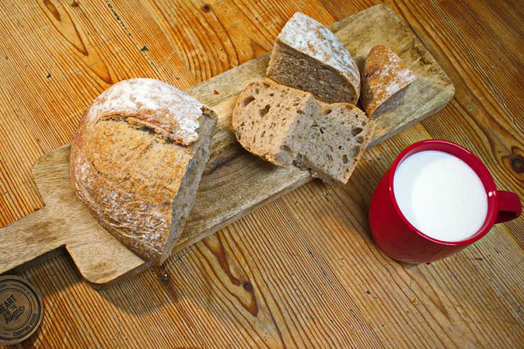 Odluka Vlade FBiH: Pojeftinjuju hljeb, mlijeko i brašno