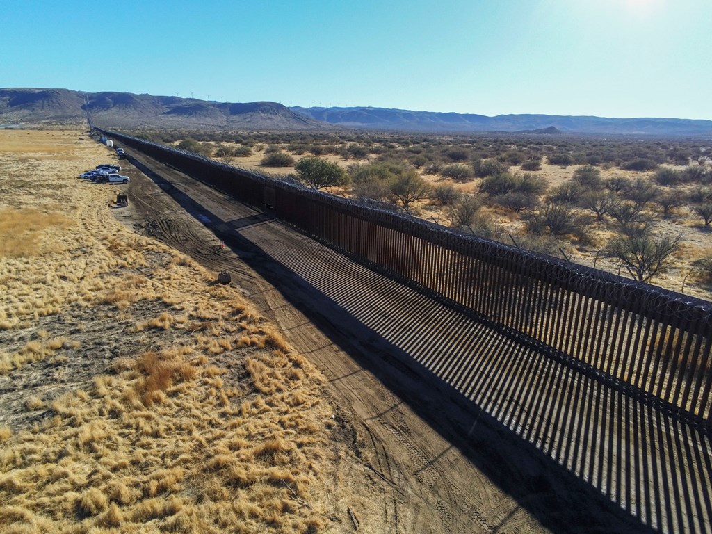 Pred kraj mandata Trump ide u Texas pregledati zid na granici